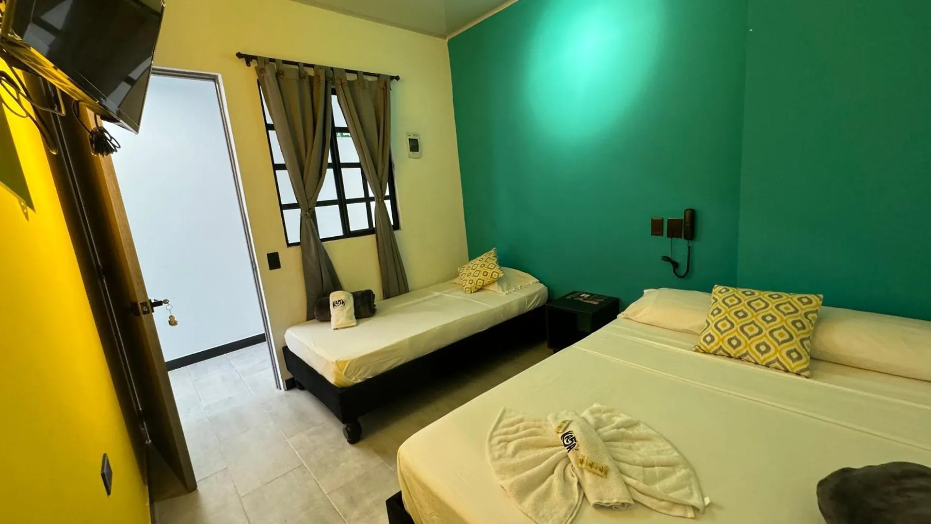 Hotel Kasa 5Ta Frente Al Estadio Cali Colombia