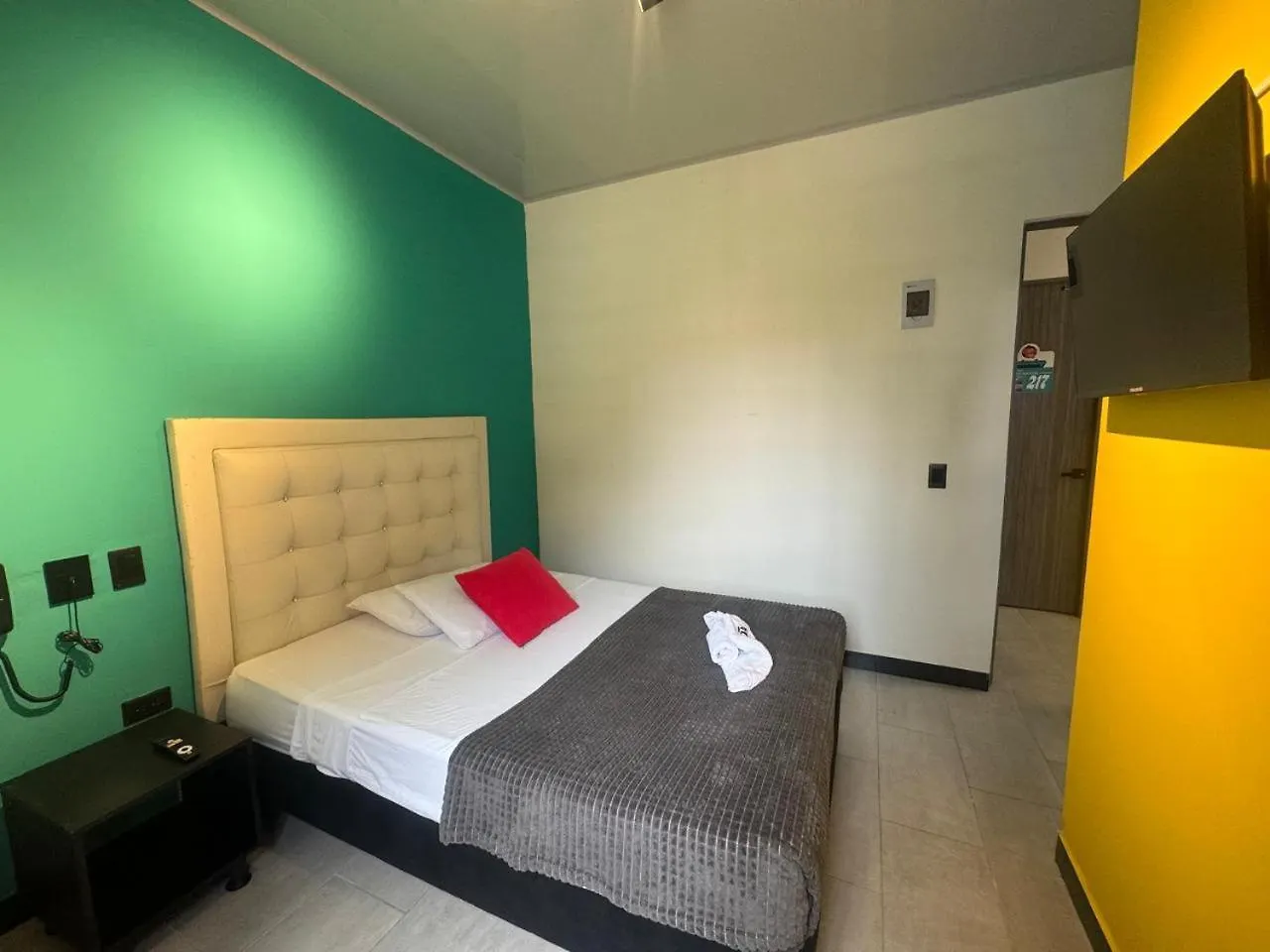 Hotel Kasa 5Ta Frente Al Estadio Cali 3*,